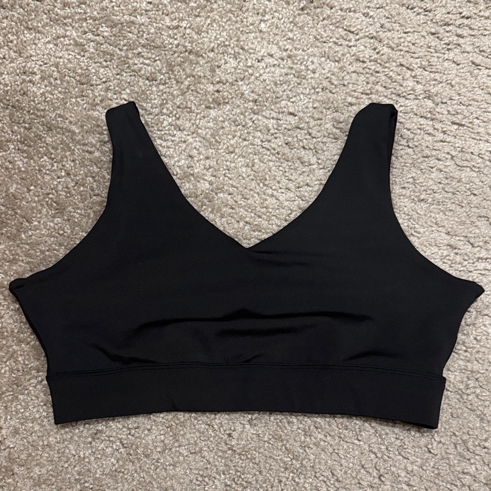 Black V-back Sports Bra